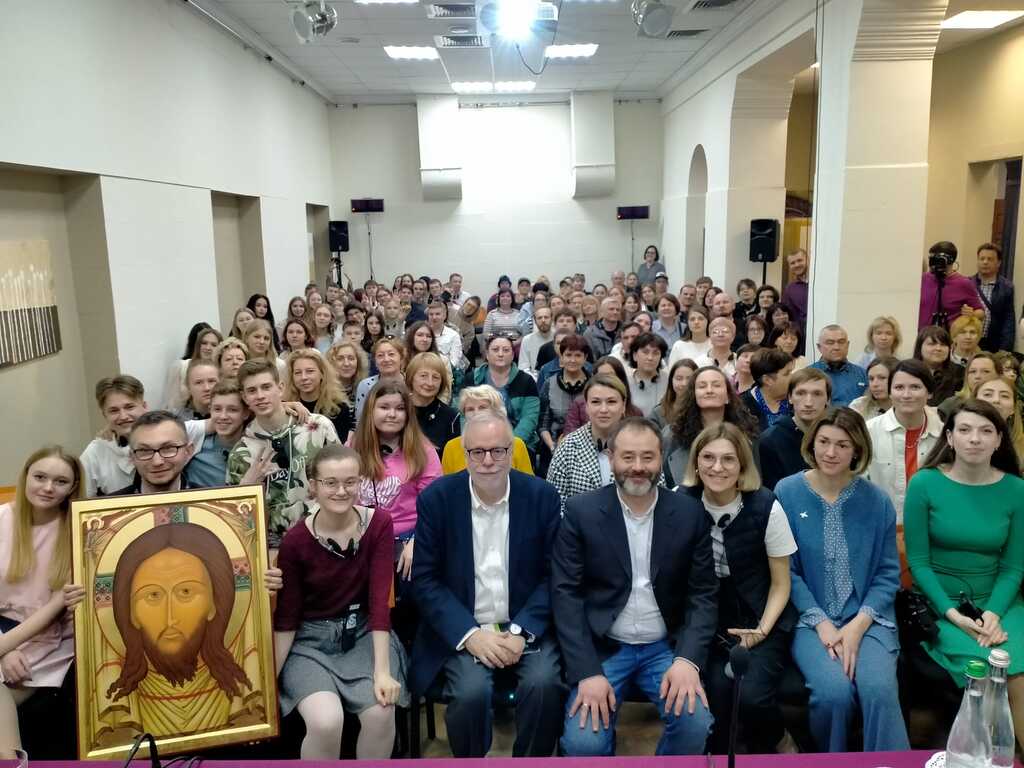 Der Besuch von Andrea Riccardi in der Ukraine: Irpin und Bucha - Gedenken an die Opfer, Versammlung mit der Gemeinschaft von Kiew
